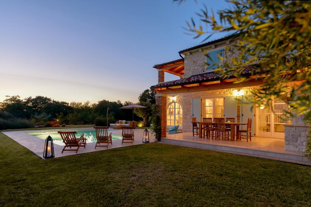Villa Rajski Dvori Sveti Lovrec Pazenaticki Exterior photo